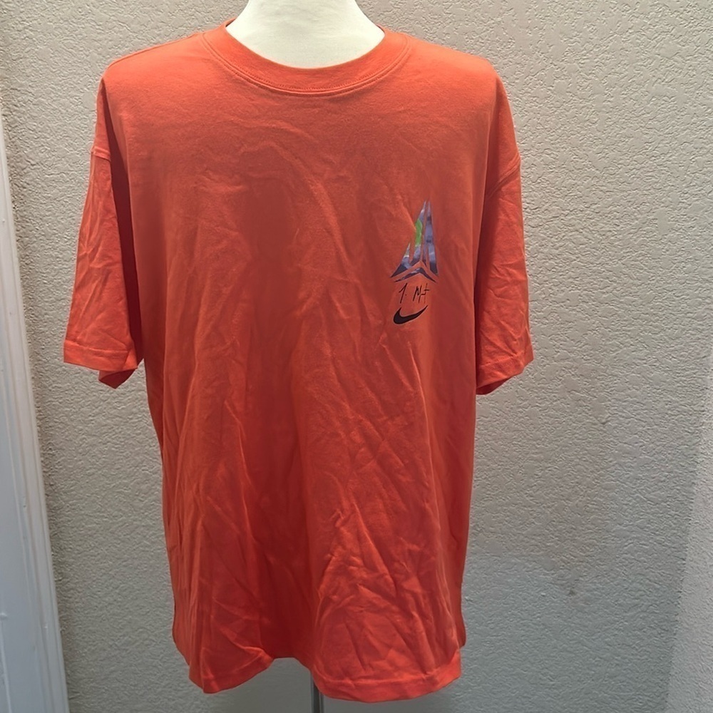 Nike Graphic Tee NWOT Nike tee LOOSE FIT